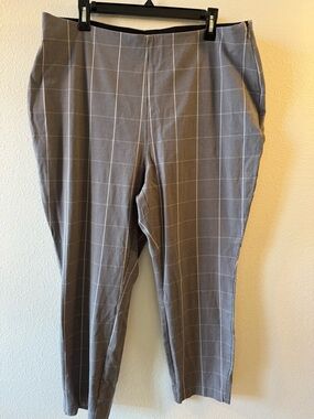 Women’s A New Day slim cut gray check ankle pants with stretch waist